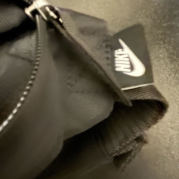 Nike Sportswear Heritage Fanny Pack BA5750-010 - Picture 9 of 11